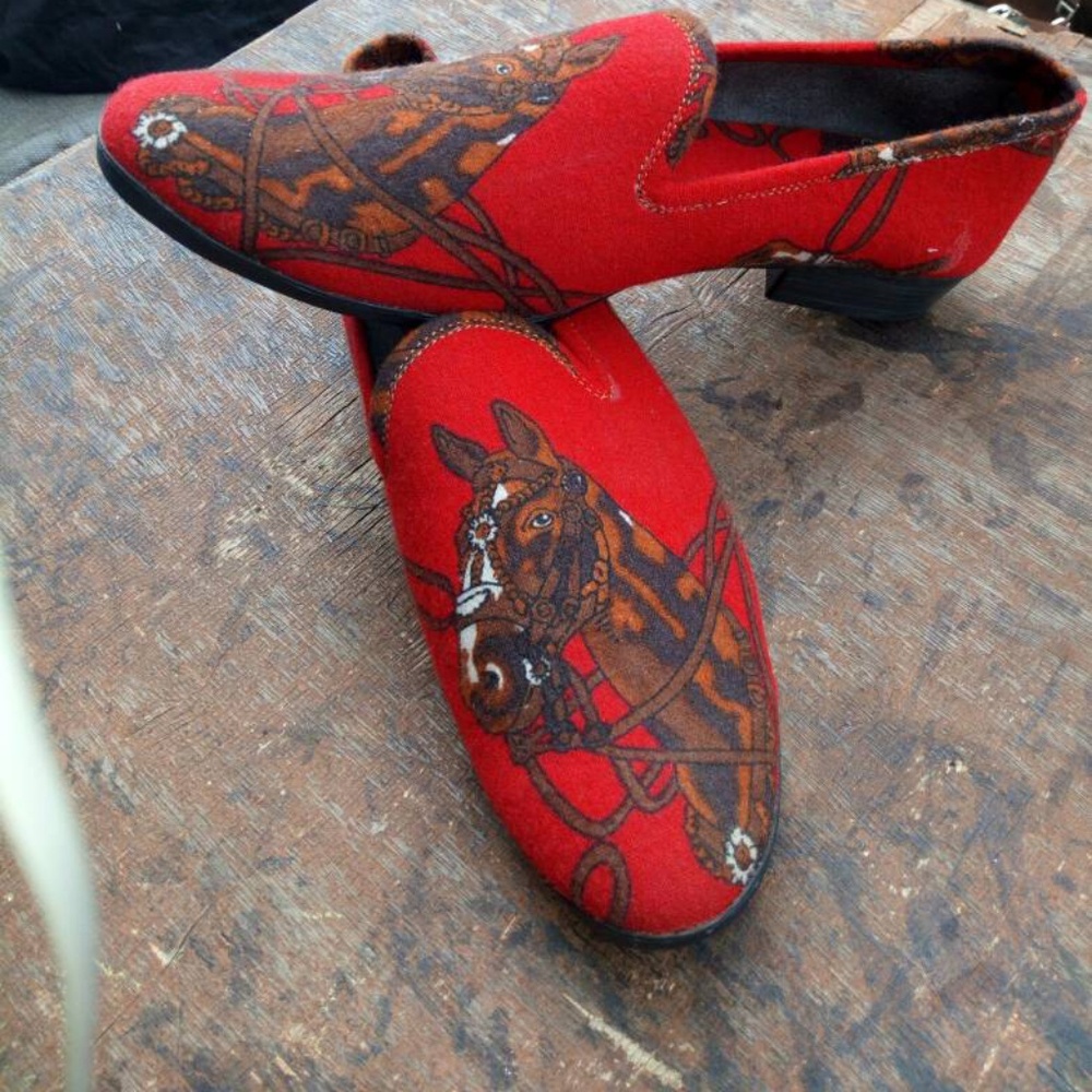 Suede animal design shoes